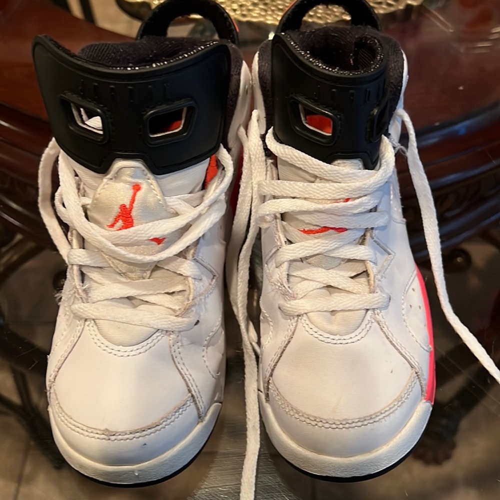Kids Size 1 pair of Air Jordan 6 Retro